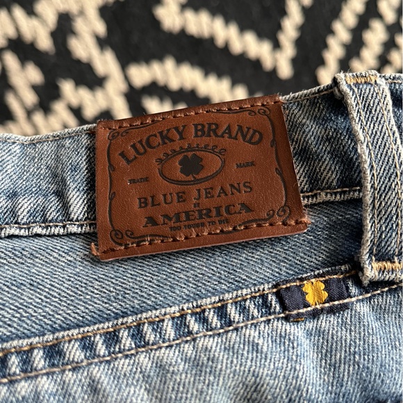 Size 28/6 lucky brand boyfriend jeans. - Picture 5 of 5